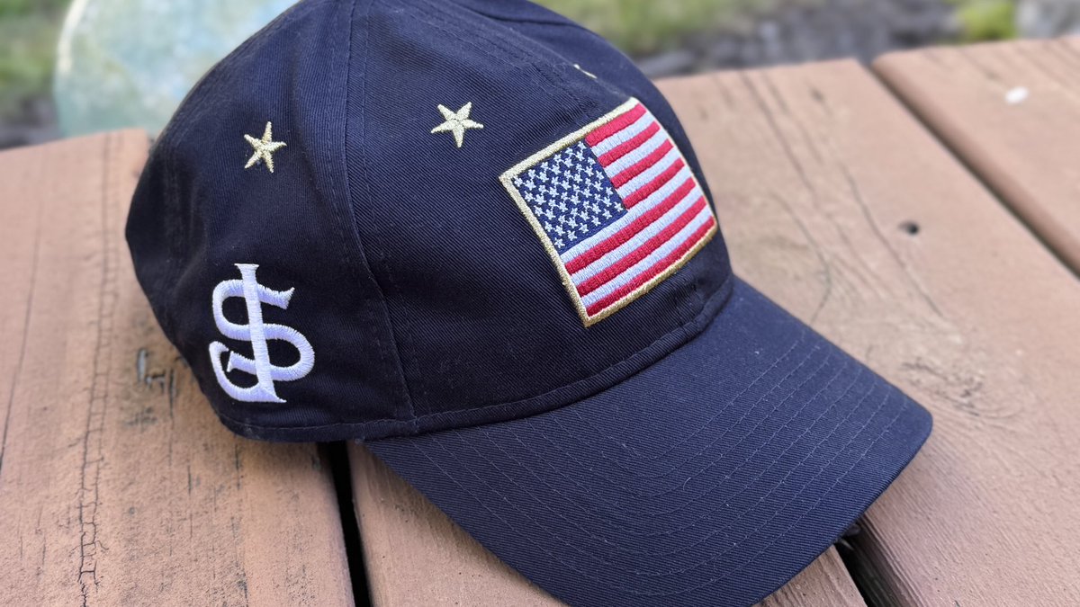 wisedrjr's tweet photo. Today’s “Sunday Funday” hat is an American Flag #9Twenty from the @SJGiants in honor of #NationalVietnamWarVeteransDay and all that served in that conflict.
#HOTDTheMayor
#365DaysOfHats #Day88 #DHCSportsShow https://t.co/5fTQfPW1uO