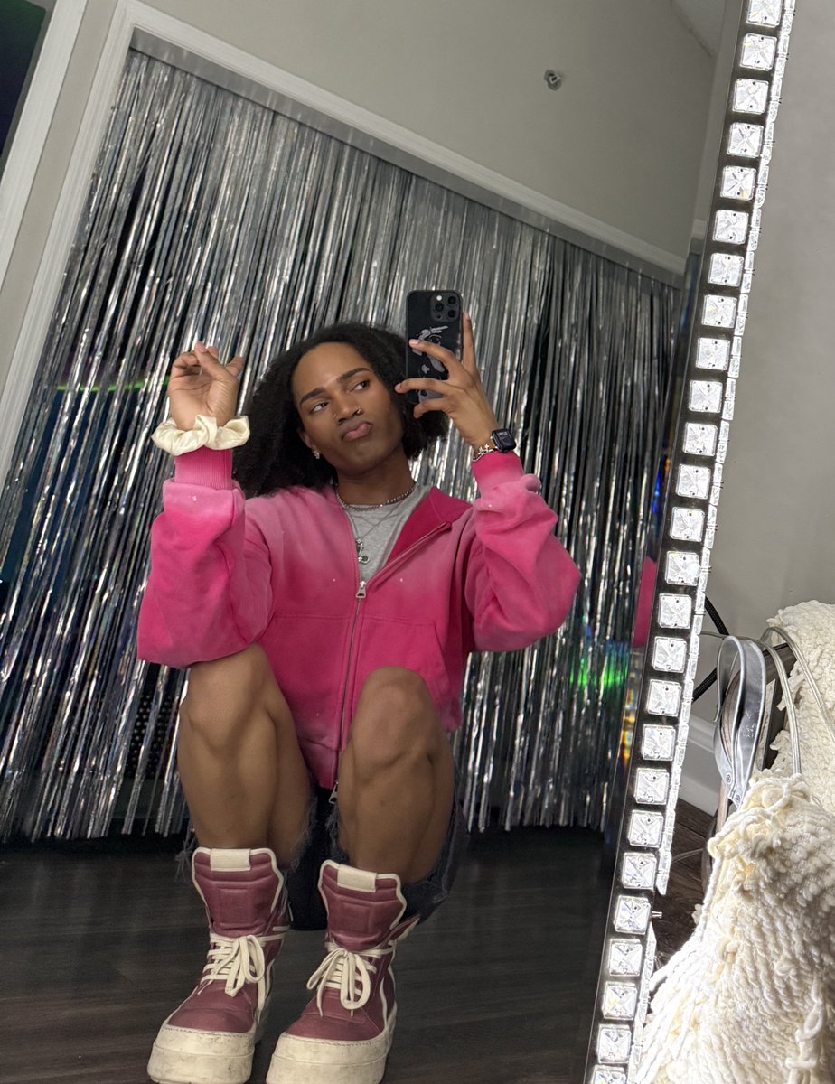 totallycunt's tweet image. #they saying the thickest btch on the planet (me) was born today 😁😁😁😁😁