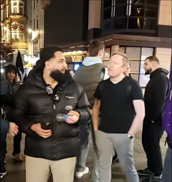 UziInJail tweet media