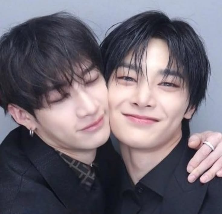 CHAN YAOI CANNOT HURT ME LEAVE ME ALONE 😭😭😭😭😭 tweet media