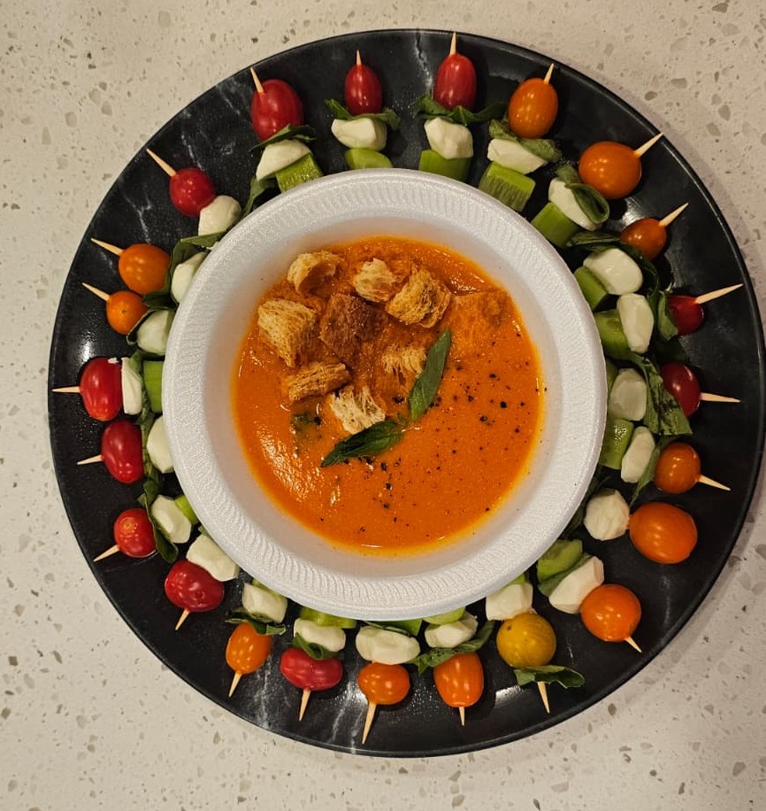 eetnawa's tweet photo. Made an all Trader Joe's vegetarian starter kit yesterday, lol. https://t.co/SEzo33OTdO