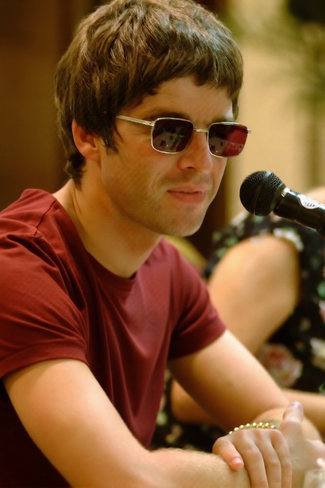 hari saw oasis tweet media