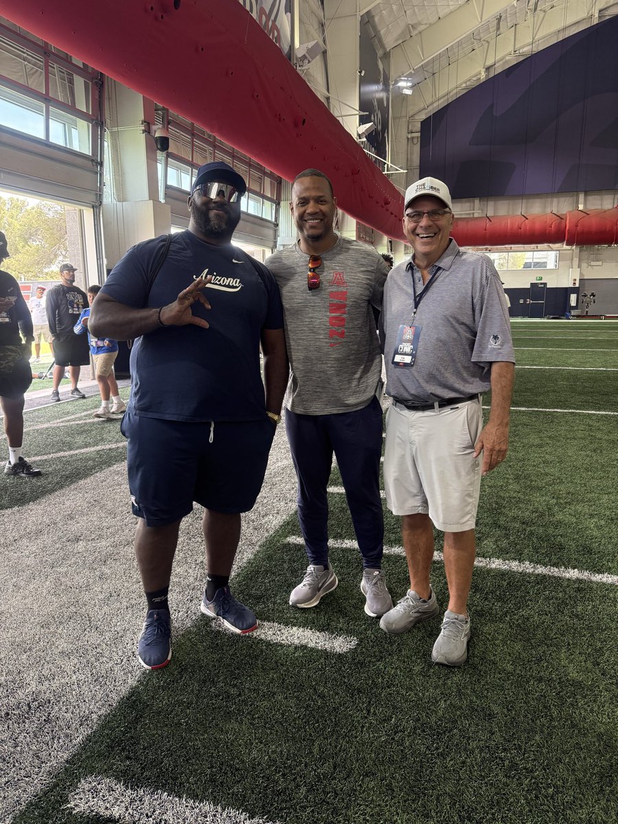 A few Wildcat Legends pulled up to Practice #3 https://t.co/YAuc2vHeS4