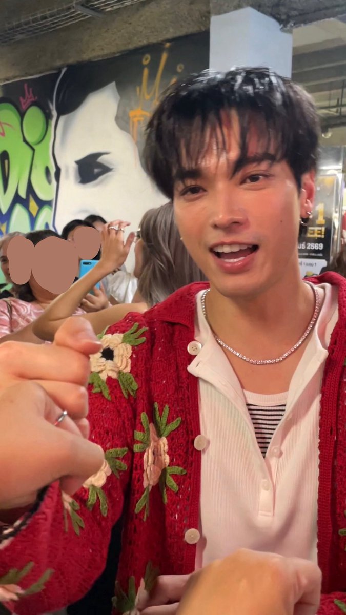 itsmindrita's tweet photo. Completed. ♡ ㅠㅠ วันนั้นพี่บอกว่ารอได้เสมอ นุก็ตั้งใจรอวันนั้นมาถึงㅠㅠ เสมอ ได้เจอก่อนเรียนจบอีก ได้กำลังใจฝึกงานจากพิโอบด้วย ตอนนี้จะจบแล้วจริง ๆ แล้วจะตั้งใจไปหาอีกน้า 💙 https://t.co/guHV0bCfFQ
