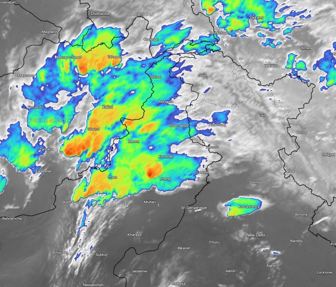 KashmirWeather2's tweet image. 😍Wow look at that #severe formation over North Pakistan ! This is the #real Western Disturbance putting on a show
​Jammu &amp;amp; Kashmir are you ready for a #massive spell starting tomorrow morning Take care of yourselves and please avoid traveling