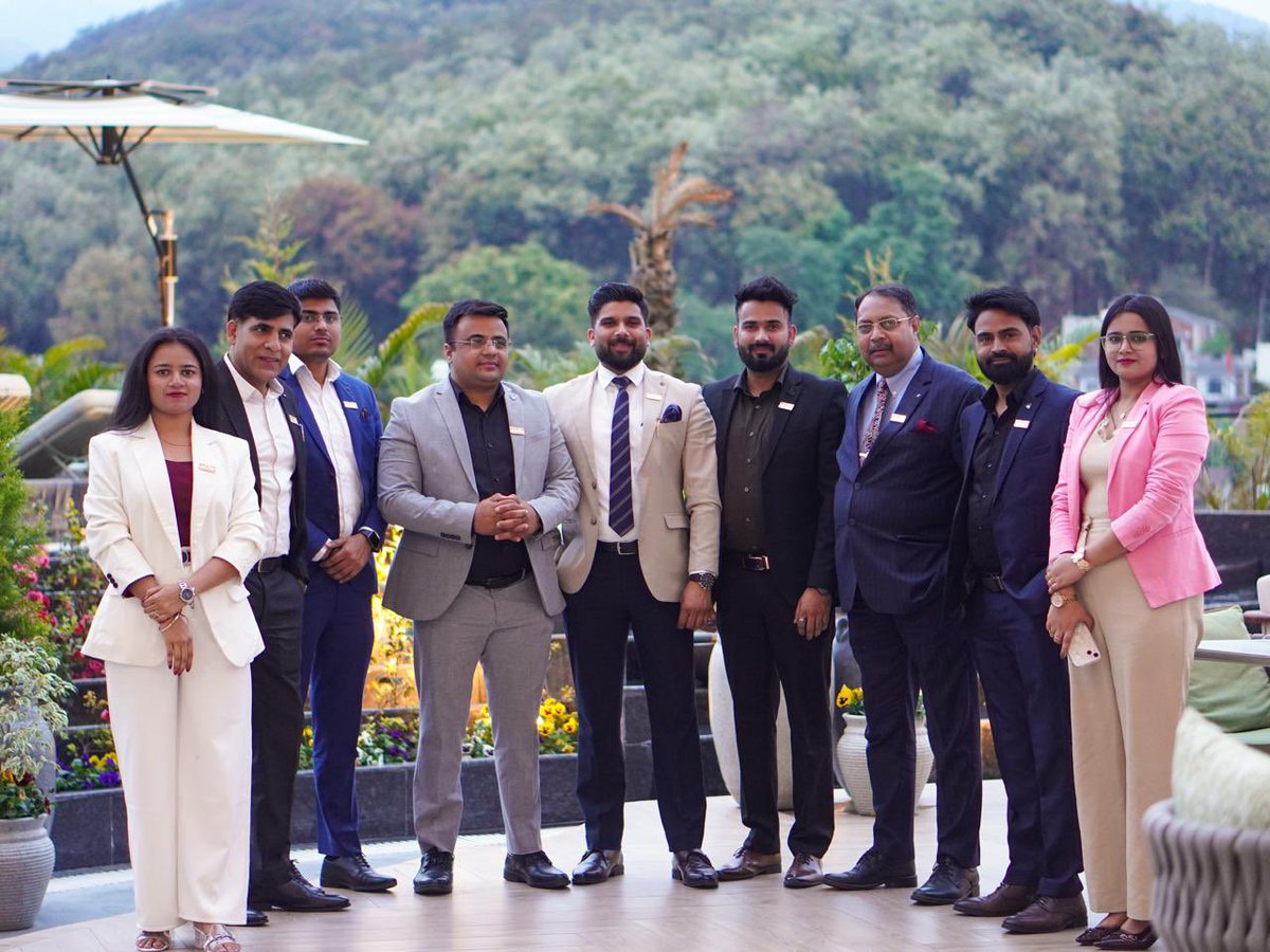 shyamsharma95's tweet image. At Wealthchoice, we build a culture of trust, discipline, and long-term thinking. Our team's shared commitment to delivering value defines us. Grateful for a team that believes in our vision! #Wealthchoice #TeamWork #RealEstateIndia #ClientFirst