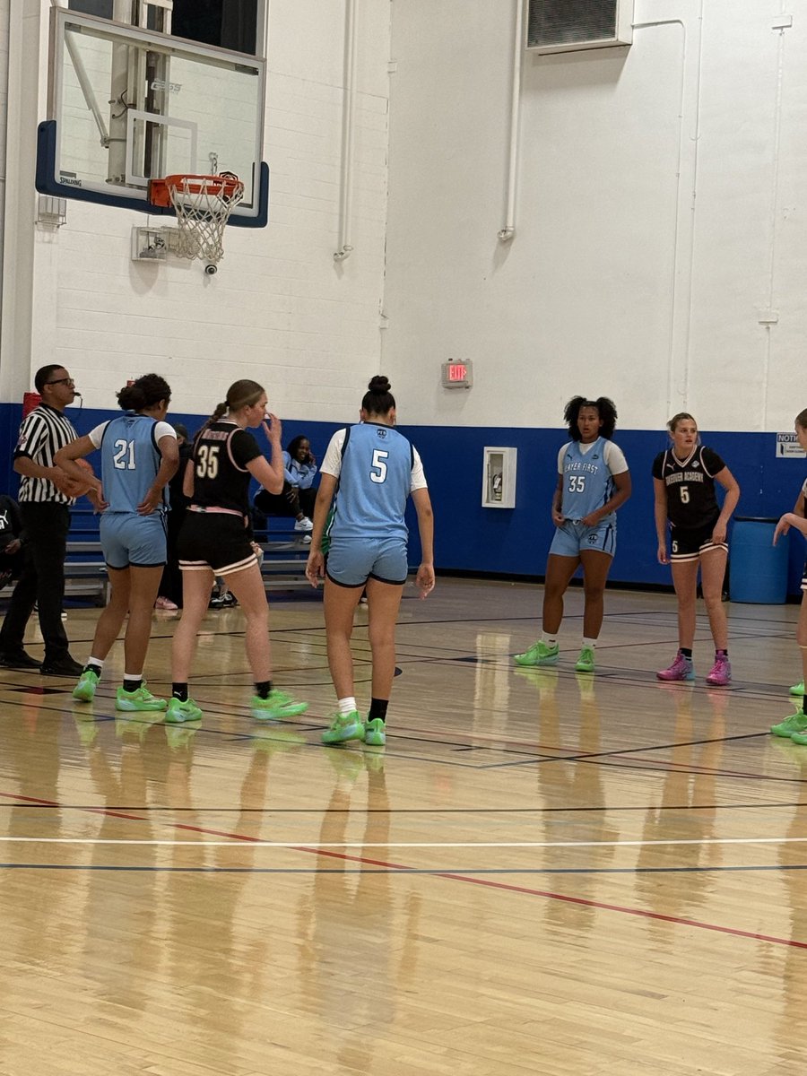 DanielY71434856's tweet photo. Day 2 from the season tip in Duncanville @soph_hoops27 class of 2029 #PFB https://t.co/lgGMAaIC6H