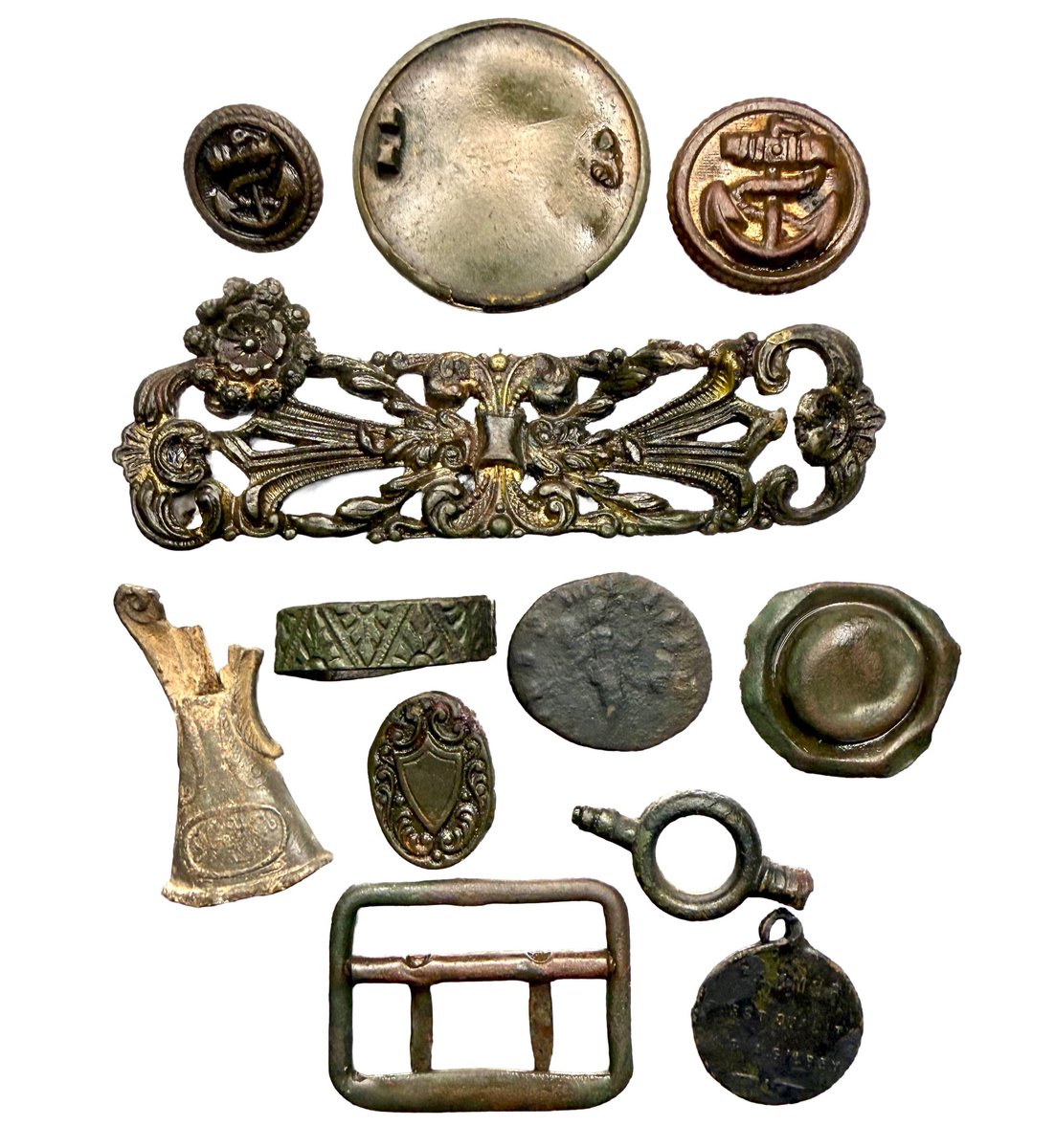 KH05PER's tweet photo. Active little field, loads of holes dug and found a few interesting items. Busy morning digging. #metaldetecting #history #detecting #metaldetectingfinds https://t.co/ttdBUuuVdw