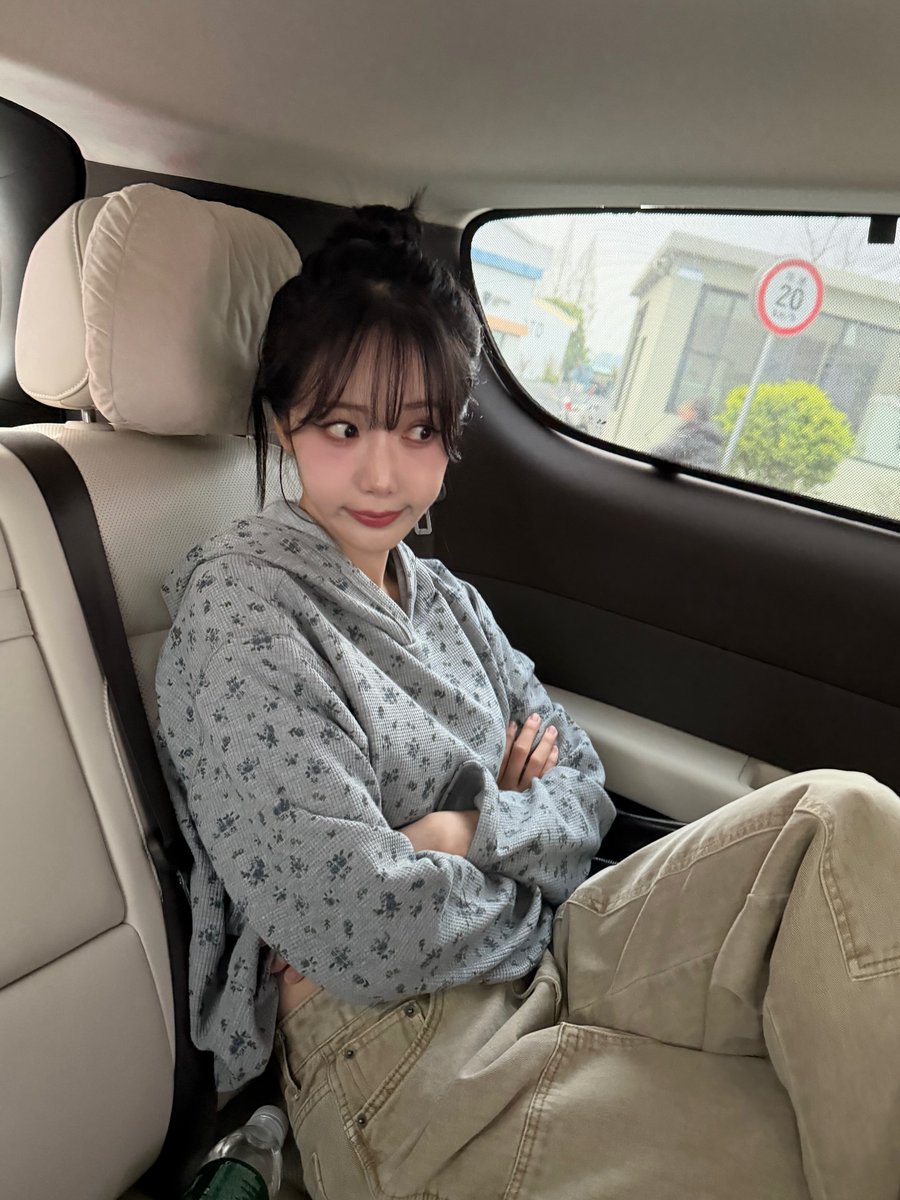 Girlfriend_News's tweet photo. 2026.3.29 신비 인스타 게시물 (1)
#여자친구 #버디 #비비지 #나비 #신비 https://t.co/KypKVLsadV