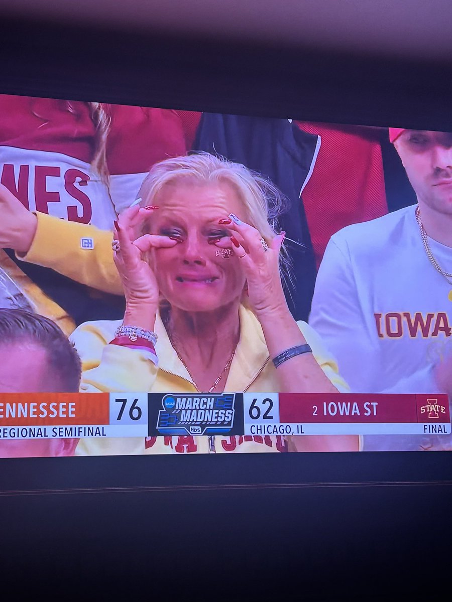 HawksKickButt's tweet photo. @VikeClones Won enough to trump your season and be the talk of the tournament. Must really suck to have your greatest team of all time get overshadowed by your big brother the entire tournament https://t.co/1hP0egeuQM