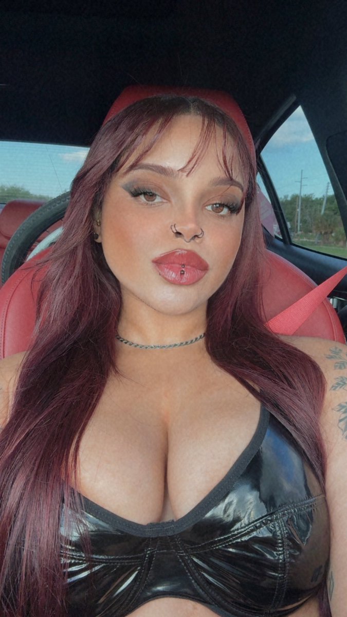 ditesdaughter's tweet image. All dressed up for my fave tn #wlw #kwn