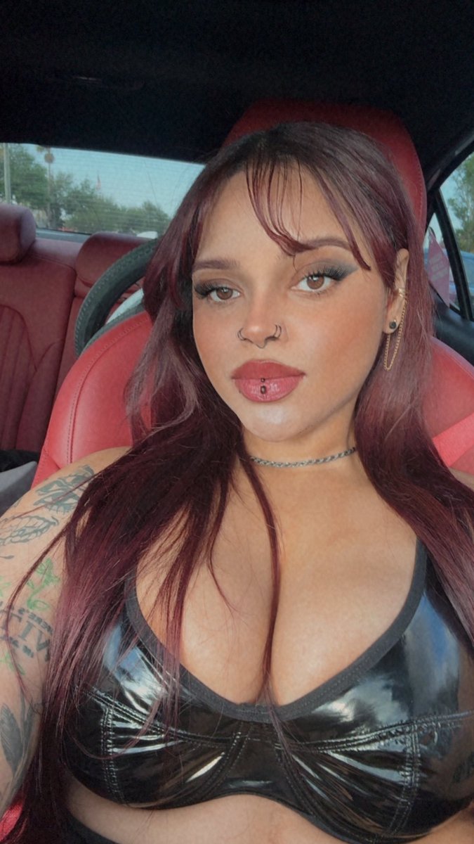 ditesdaughter's tweet image. All dressed up for my fave tn #wlw #kwn