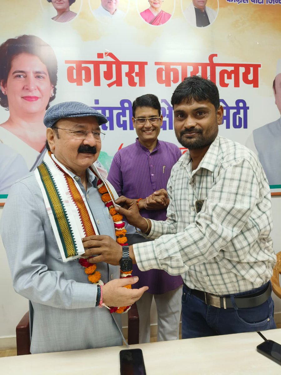 KLSharmaINC's tweet photo. आज गौरीगंज स्थित केंद्रीय कांग्रेस कार्यालय के राजीव गांधी सभागार में जिला कांग्रेस सोशल मीडिया विभाग की एक महत्वपूर्ण एवं रणनीतिक बैठक संपन्न हुई।

वर्तमान समय में सोशल ��ीडिया जन-जन से जुड़ने और सशक्त संवाद स्थापित करने का सबसे प्रभावशाली माध्यम बन चुका है, जो विचारों के आदान-प्रदान के साथ-साथ जनहित के मुद्दों को व्यापक स्तर पर उठाने का सशक्त मंच भी प्रदान करता है।

इसी परिप्रेक्ष्य में आयोजित इस बैठक के दौरान उपस्थित सोशल मीडिया टीम के युवा एवं समर्पित कार्यकर्ताओं के साथ विस्तृत मंथन किया गया कि किस प्रकार पार्टी की विचारधारा, जनहित के मुद्दों एवं संगठन की गतिविधियों को और अधिक प्रभावी एवं सशक्त ढंग से जन-जन तक पहुँचाया जाए, साथ ही समाज में सकारात्मक जागरूकता का व्यापक प्रसार सुनिश्चित किया जाए।