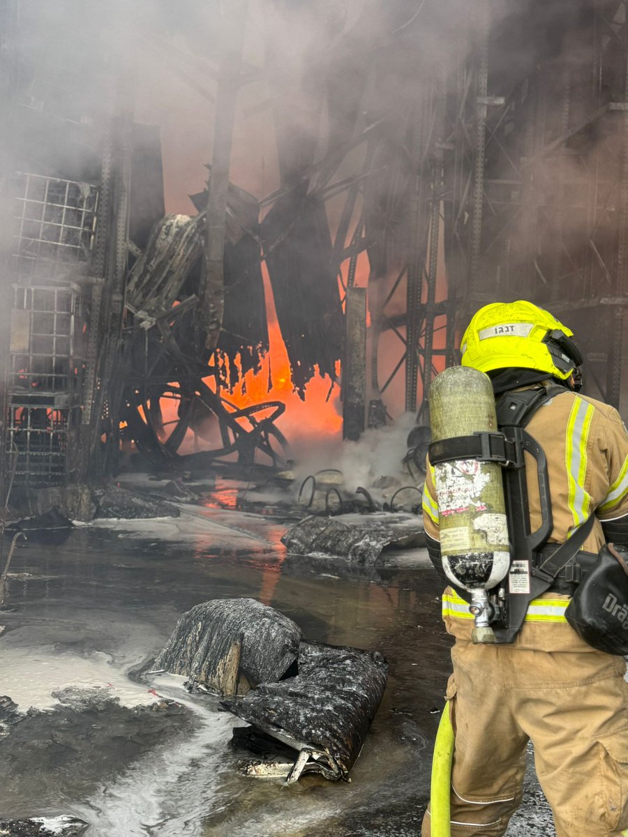 🚨 FIRST RESPONDERS ON SCENE:
Emergency crews are responding to a fire triggered by a direct missile impact in southern Be’er Sheva.

More details to follow.