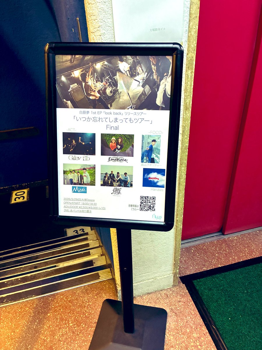 こみけん tweet media