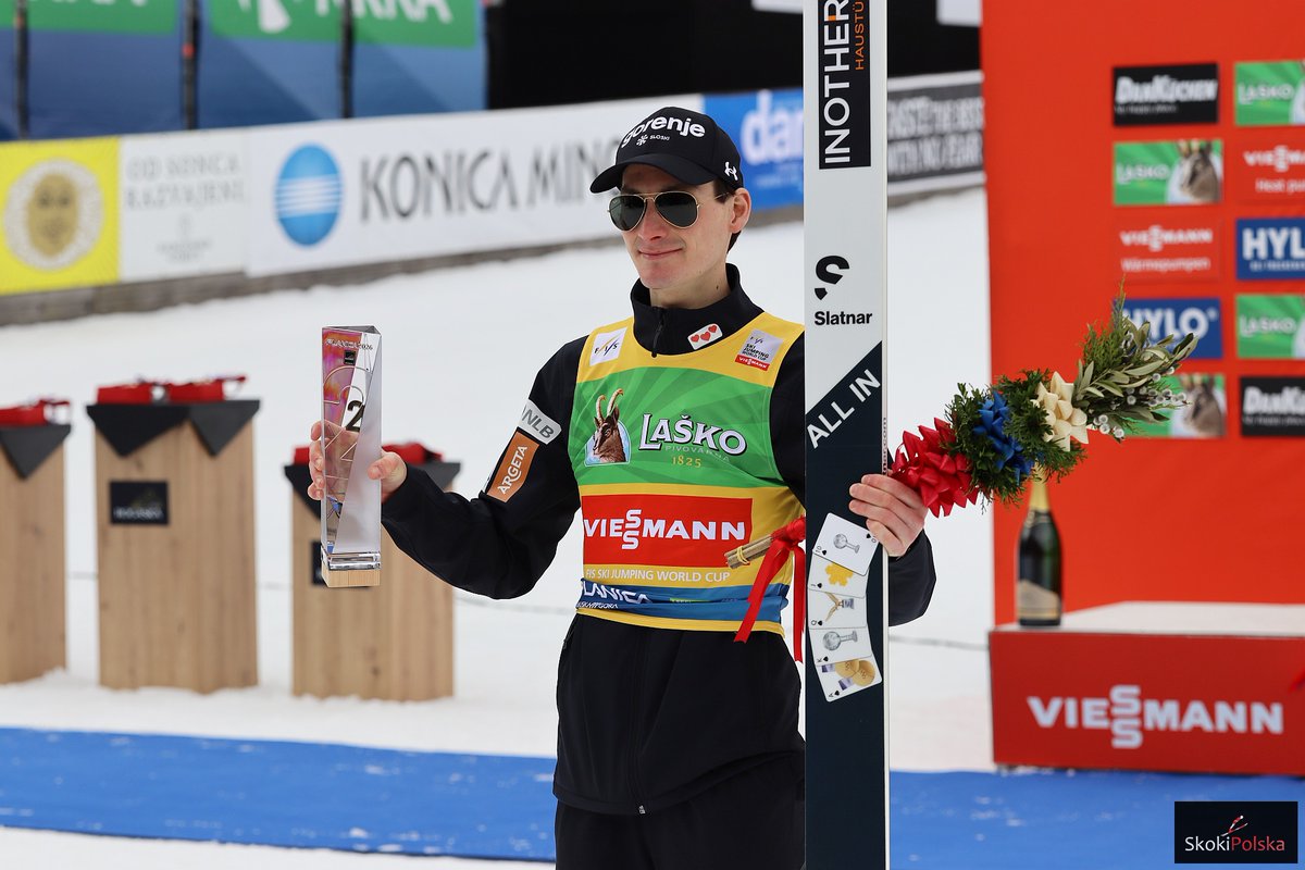 SkokiPolska's tweet image. Norwegowie doczekali się pierwszego pucharowego zwycięstwa tej zimy dopiero w wielkim finale w Planicy ⛷ Tym razem "Domenator" był "dopiero" drugi 😅

1️⃣ Marius #Lindvik 🇳🇴
2️⃣ Domen #Prevc 🇸🇮
3️⃣ Johann #Forfang 🇳🇴

📸@CzesnikKarol #SkokiPolska #skijumpingfamily #skokinarciarskie