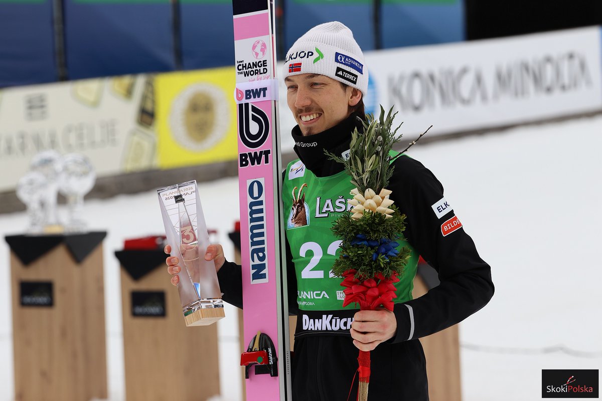 SkokiPolska's tweet image. Norwegowie doczekali się pierwszego pucharowego zwycięstwa tej zimy dopiero w wielkim finale w Planicy ⛷ Tym razem "Domenator" był "dopiero" drugi 😅

1️⃣ Marius #Lindvik 🇳🇴
2️⃣ Domen #Prevc 🇸🇮
3️⃣ Johann #Forfang 🇳🇴

📸@CzesnikKarol #SkokiPolska #skijumpingfamily #skokinarciarskie