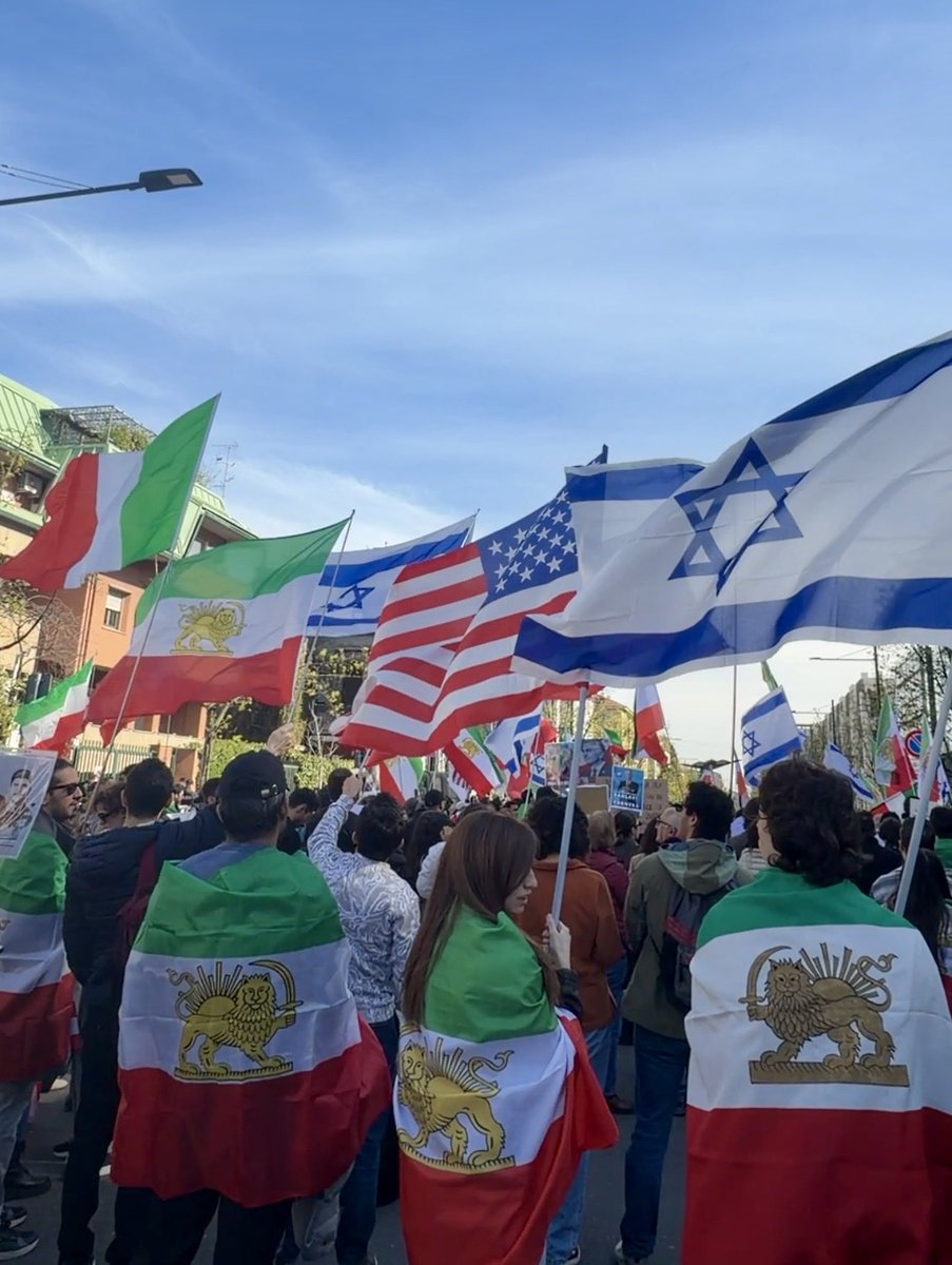 moonemon tweet media