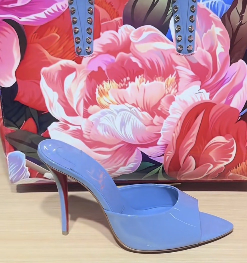 Goddessemilyk's tweet photo. Nothing better than being gifted such a beautiful pair of heels! Your turn! Links in bio 
#heels #gifts #spoiledprincess #goddess https://t.co/2NEavJAbKo