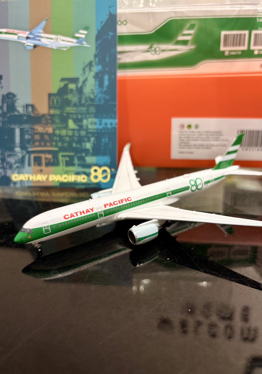 andrewwong217's tweet photo. I finally bought my favorite airplane model, especially the Cathay 80th anniversary one. I can’t wait to put it on my office desk! 🤩🤩🥳 https://t.co/EHbLnTrNbi