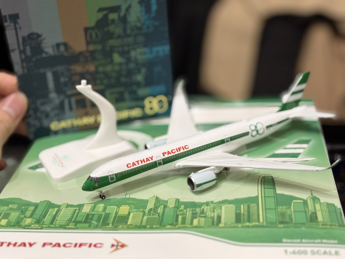 andrewwong217's tweet photo. I finally bought my favorite airplane model, especially the Cathay 80th anniversary one. I can’t wait to put it on my office desk! 🤩🤩🥳 https://t.co/EHbLnTrNbi