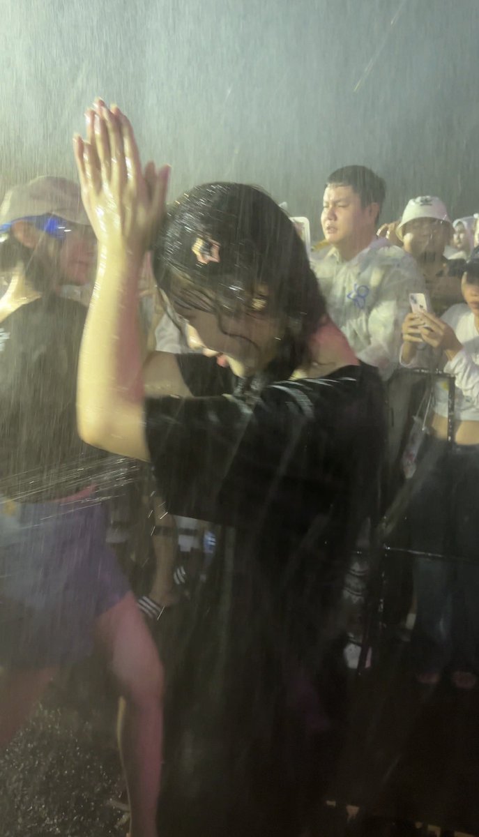 ก็อยากถ่าย by ตาบ้าชุดดำแต่ใส่ชุดสีขาว tweet media