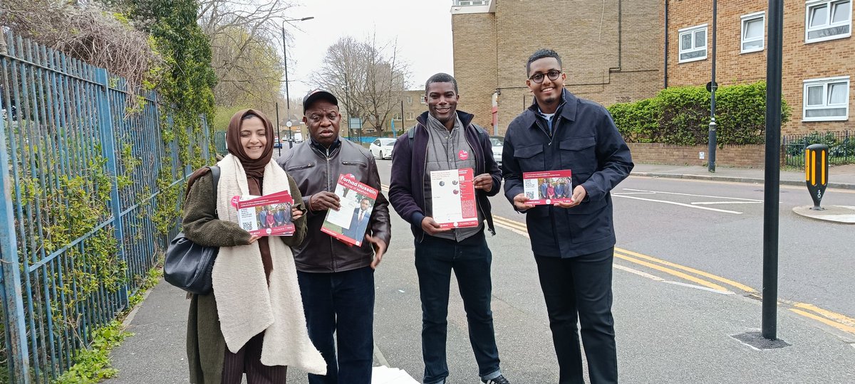 James_Beckles's tweet image. An energetic Sunday #Labour canvassing session in Stratford this afternoon. Vital conversations with residents about our campaign, what we stand for and how we will fight for them!🌹 

#Newham #NewhamLabour #LabourDoorStep
