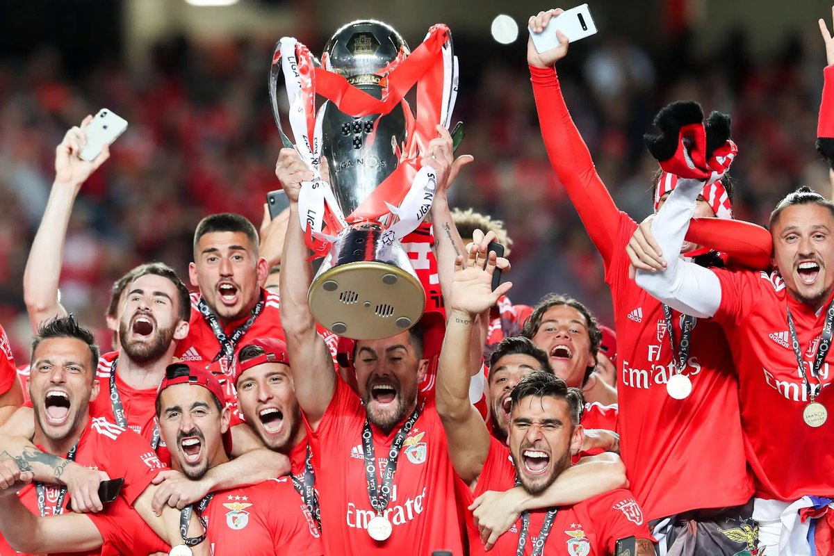 5 títulos de campeão. Chegou patinho feio, aceitou o papel secundário, não procurou holofotes, deixou tudo em campo (sangue incluído) e nunca pediu para não lhe cortarem as pernas.

Parabéns, Jardel