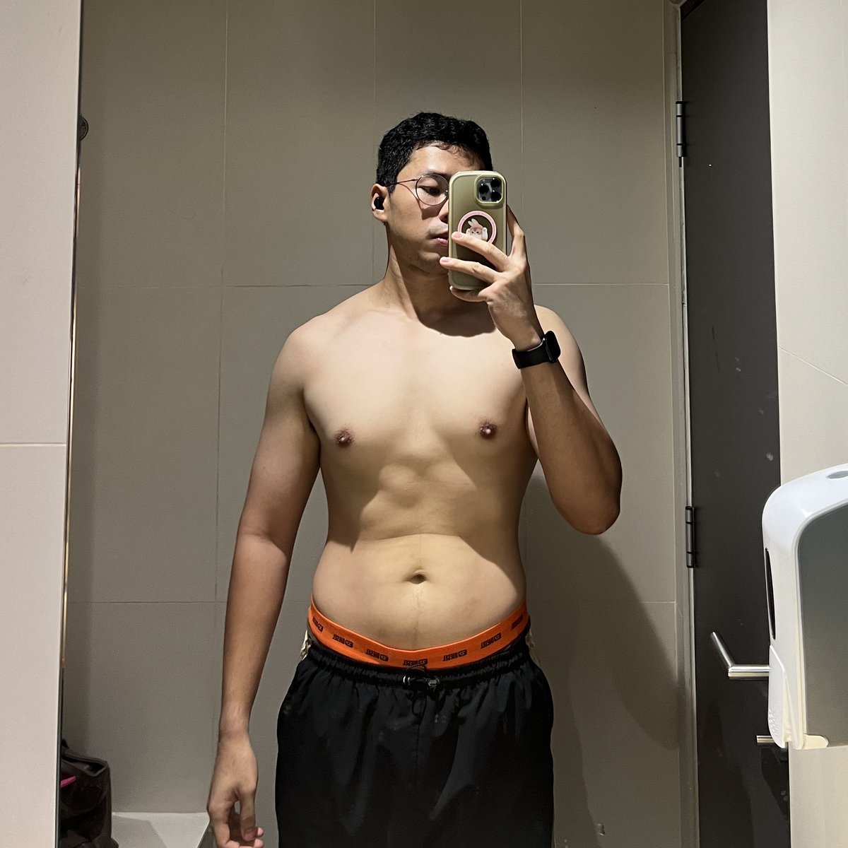 อาทอาท tweet media