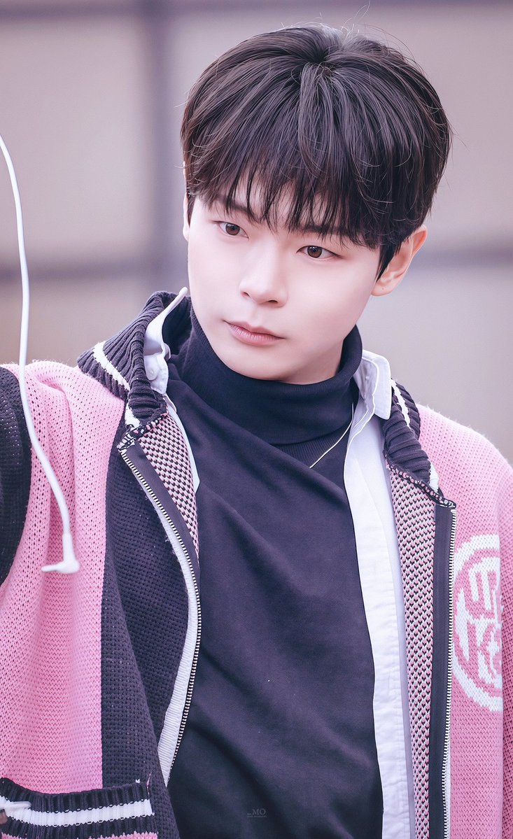 _모먼트 tweet media