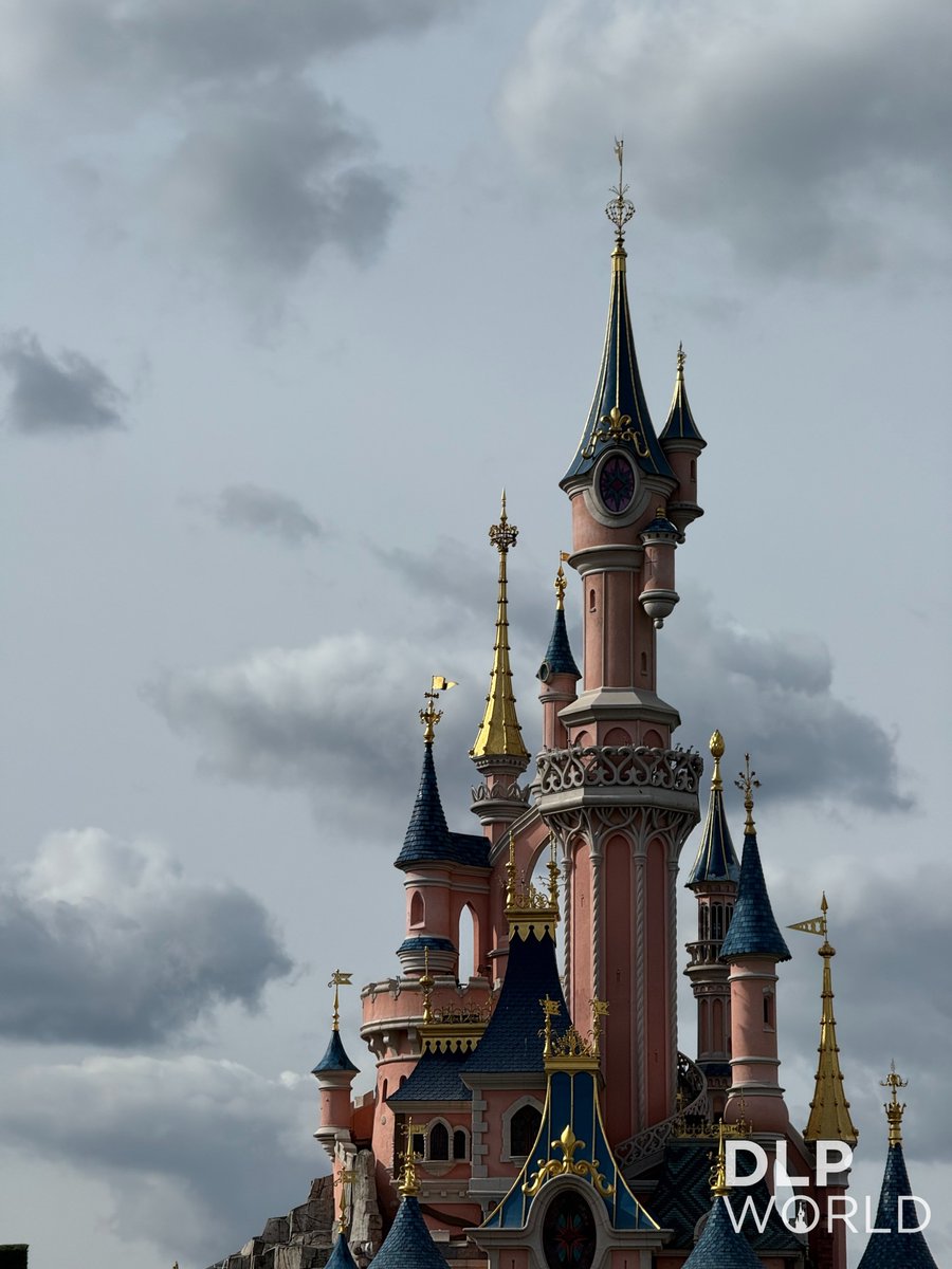 DLP_World's tweet image. Du côté du Parc Disneyland, la journée est relativement calme, en cette journée d’ouverture de Disney Adventure World.