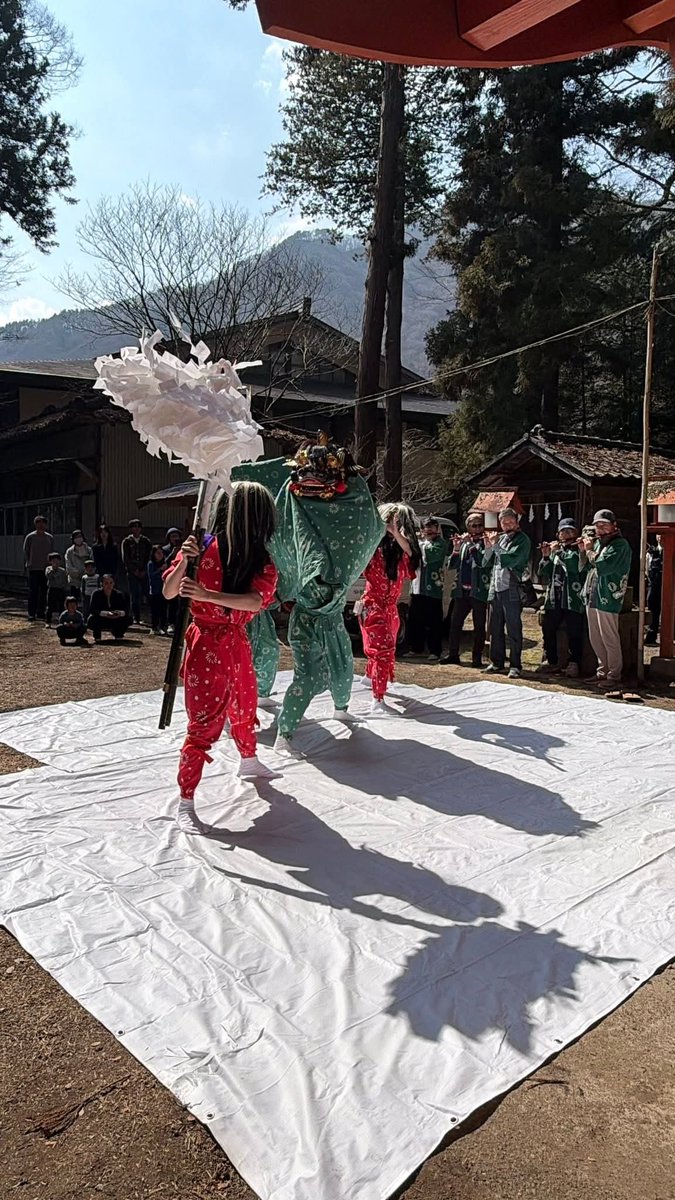 y109jp's tweet photo. 古くは富山県から根利山集落の住民へと伝わり、地域に受け継がれてきた追貝獅子舞。

コロナ禍による休止、そして担い手不足により一時は中止となりましたが、昨年、地域の有志の皆様のご尽力により保存会が復活しました。 https://t.co/ZxhAXGgFfL