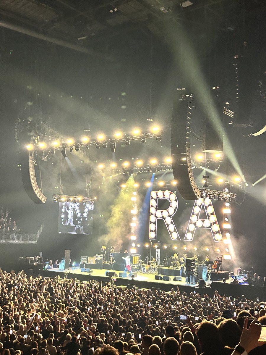 WSouthern_'s tweet photo. London 

@richardashcroft https://t.co/5FWK9iWxt6