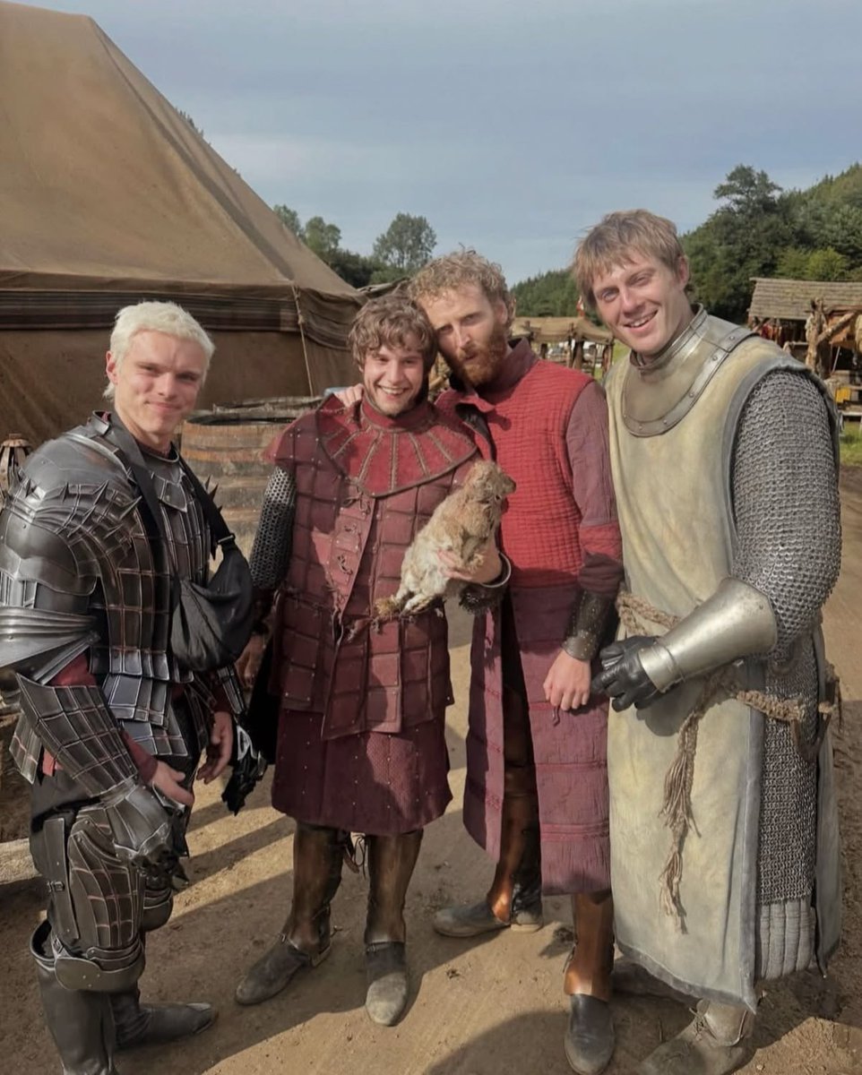 H A I D E R tweet media