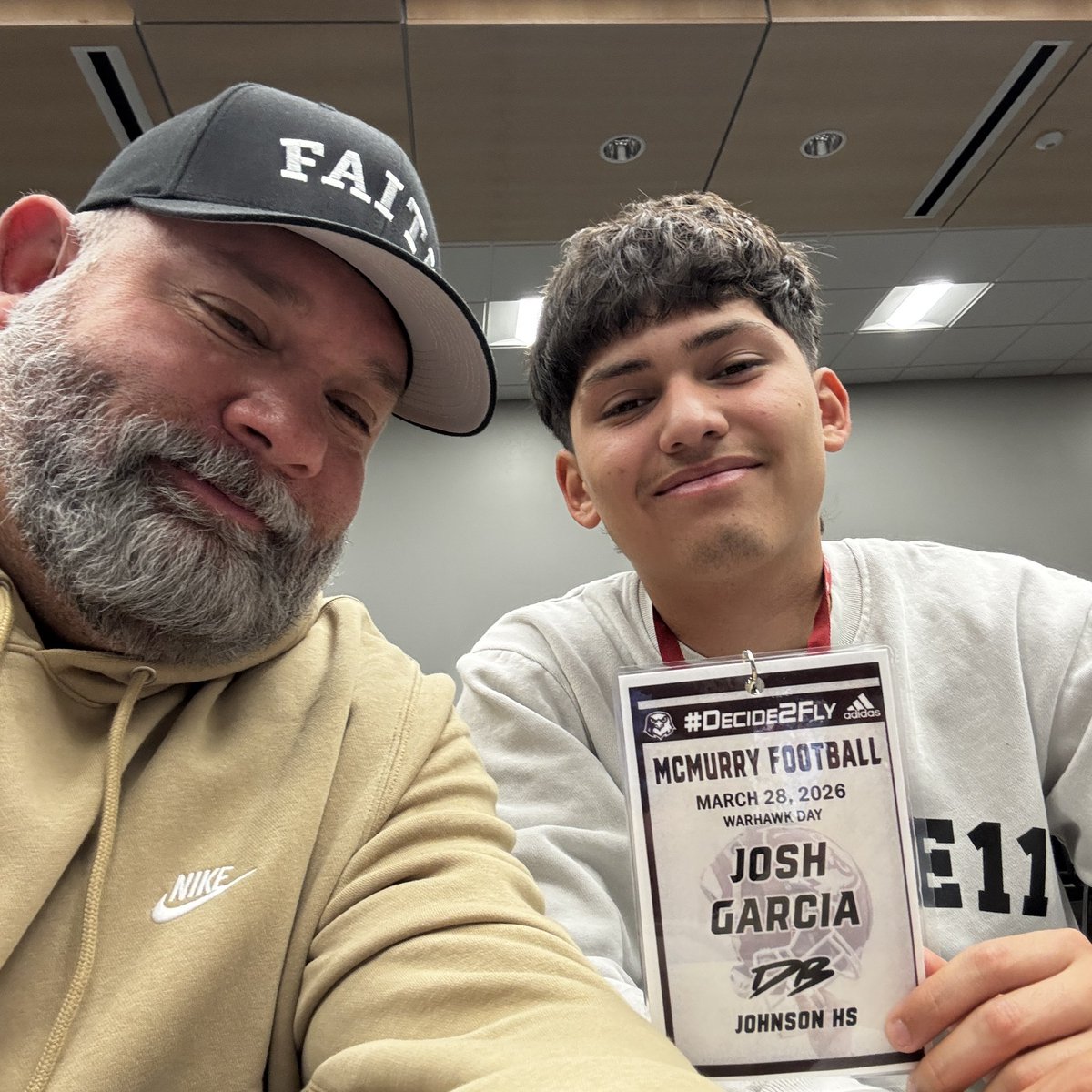 Joshua_G_2027's tweet photo. Had a great time at McMurry Junior day.  Thank you for the invite Coach.  See y’all soon!  @IamCoachWash @Rgamez88 @kjkelley_1 @TravisAlonge1 @CoachNealMcM https://t.co/WyYcH6TTmH