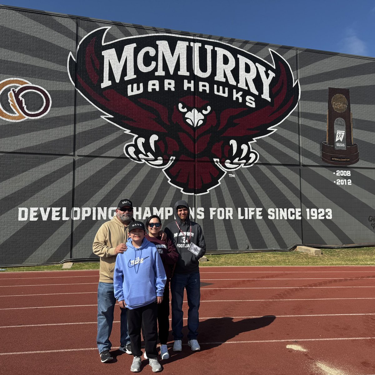 Joshua_G_2027's tweet photo. Had a great time at McMurry Junior day.  Thank you for the invite Coach.  See y’all soon!  @IamCoachWash @Rgamez88 @kjkelley_1 @TravisAlonge1 @CoachNealMcM https://t.co/WyYcH6TTmH