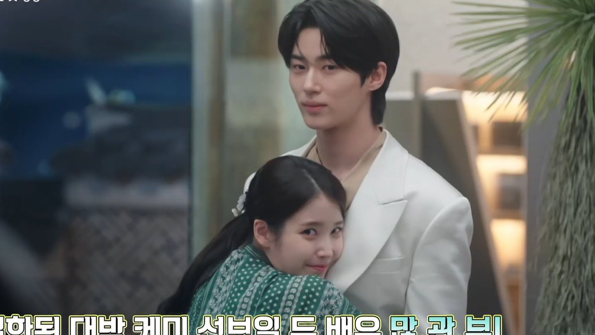 mel 🍂 tweet media