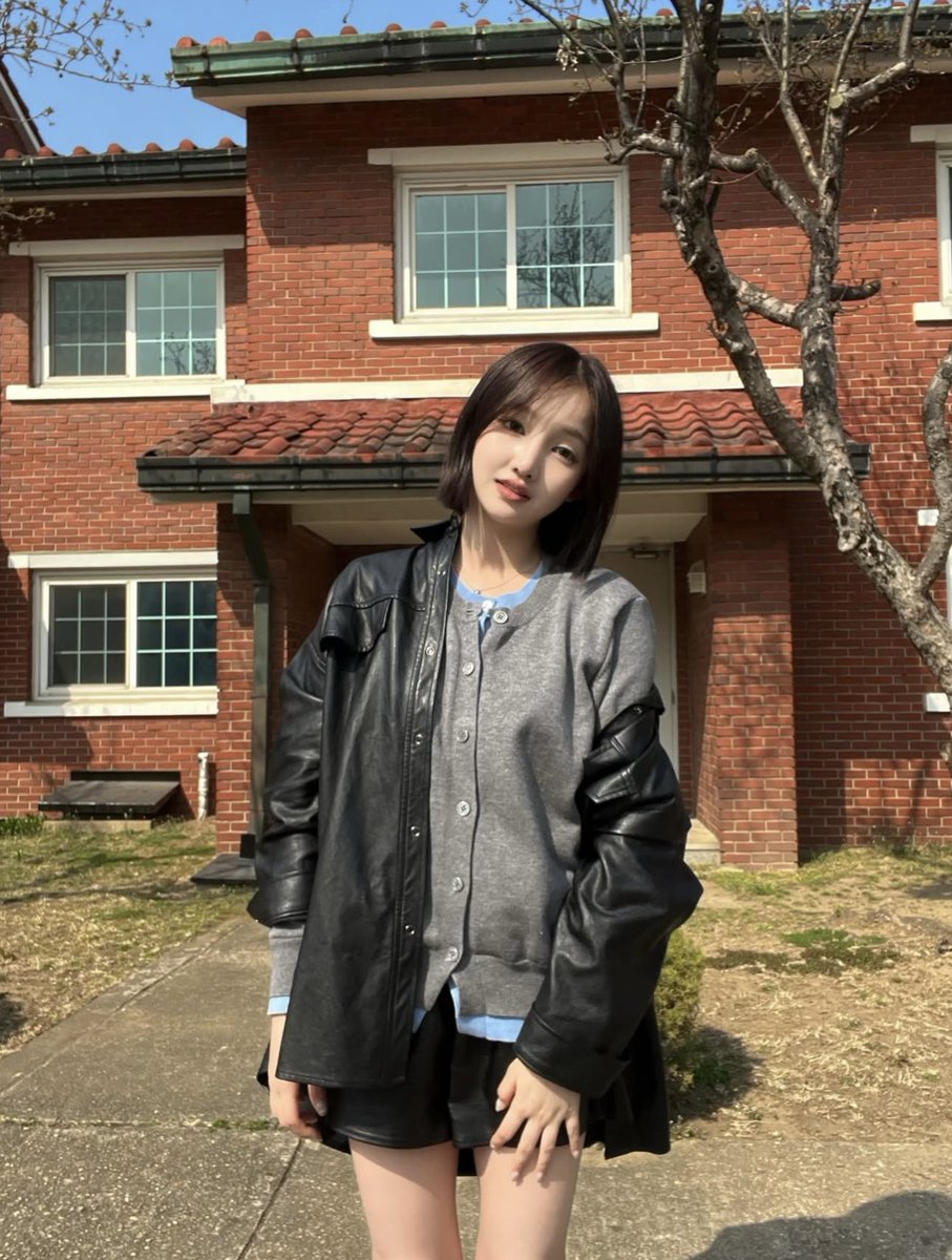 jieuverse's tweet photo. minji instagram post
🎵 High4, IU Not Love, Spring or Cherry Blossoms
spring is upon us
🐥
#BUSTERS #버스터즈
#MINJI #민지 https://t.co/ZmIL5GAFT3