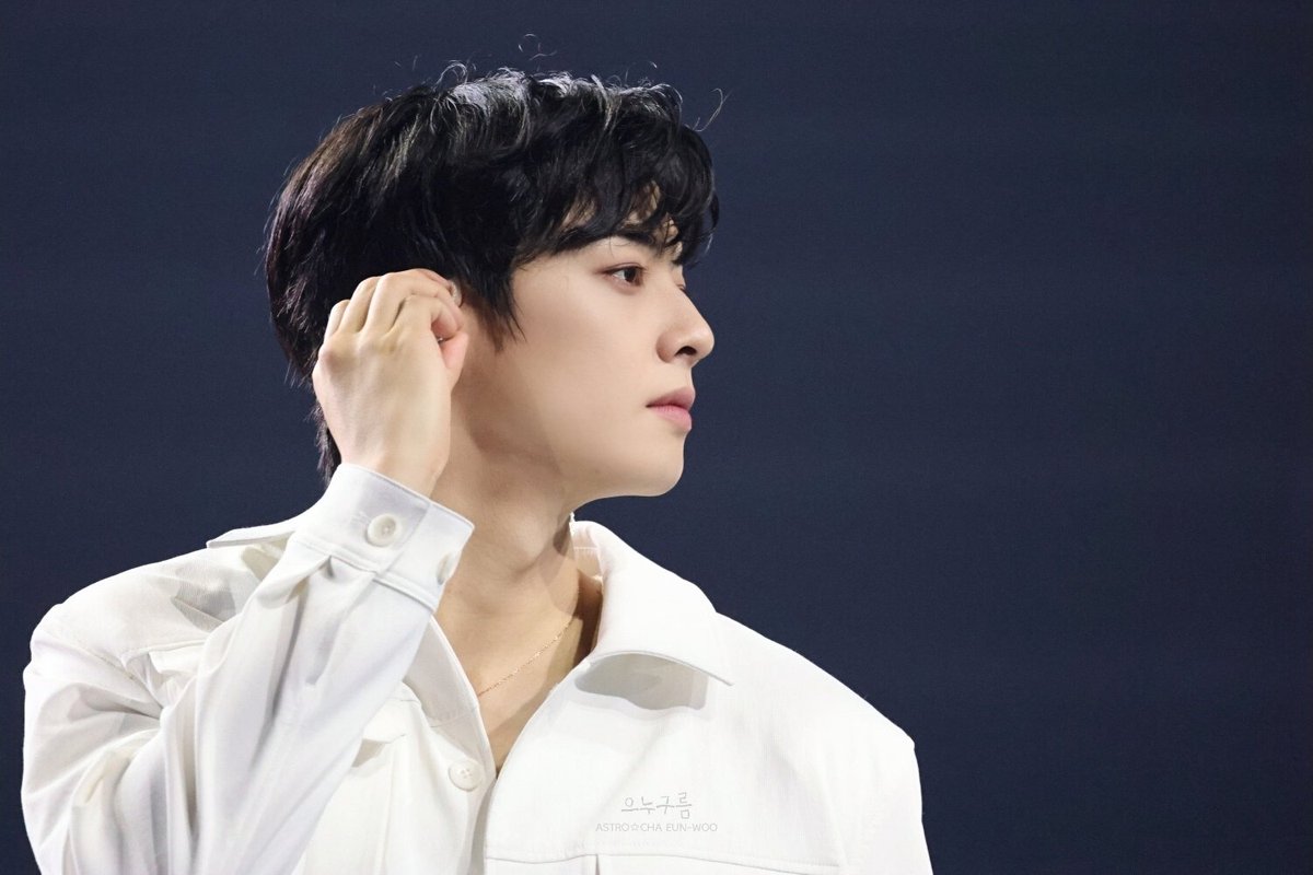 소중한 은우야
내가 널 좋아하게 된 건
뭐든 허투루 하지 않는
늘 열정적인 모습에 반했던 거 같아
그동안 잘 해왔고 고생 많았어
우리 앞으로도 함께 좋은 추억 만들자
은우 옆에서 언제나 늘 함께할게
정말 많이 아끼고 아껴
생일 진심으로 축하해💙💙

#차은우
#언제나_너의편_소중한_은우데이