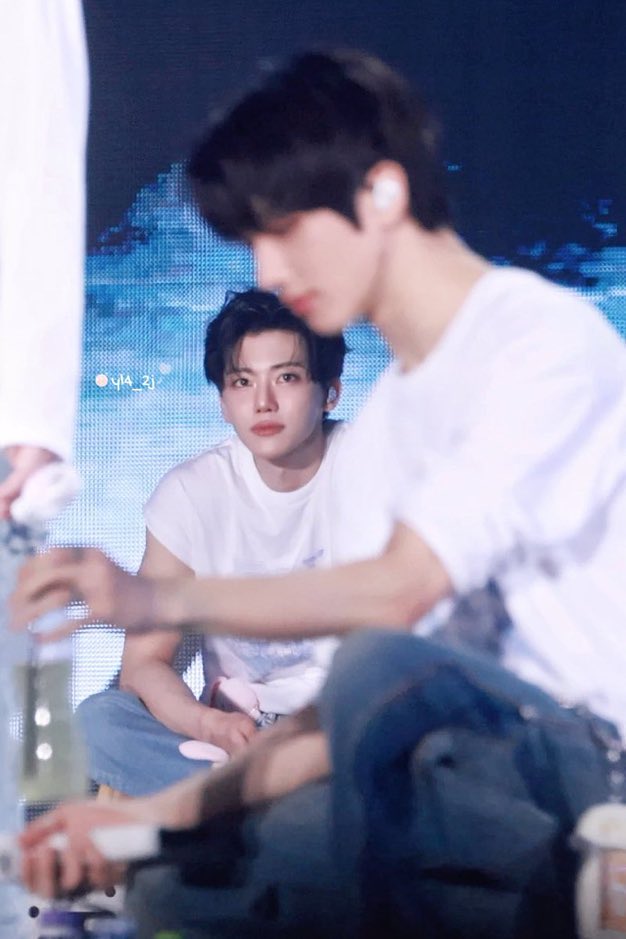 𝓑𝓲 rest tweet media