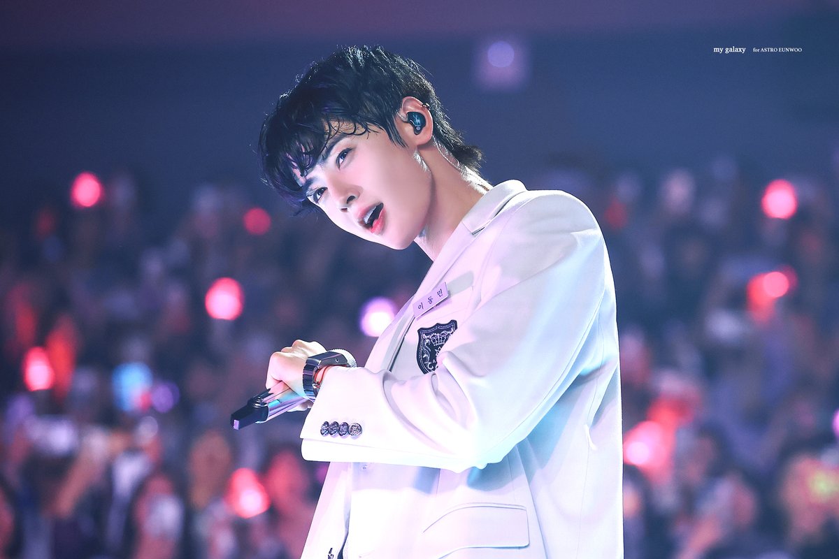 앞으로의 모든 날들이 너를 다정히 안아주는 날들이길 바래 ꕤ*.°
#언제나_너의편_소중한_은우데이 
#차은우 #아스트로 #CHAEUNWOO #ASTRO #ウヌ #アストロ 
<a href="/CHAEUNWOO_offcl/">CHA EUN-WOO OFFICIAL</a>