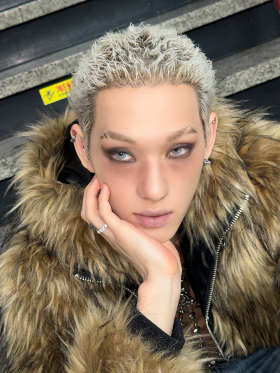 ALL(H)OURS tweet media