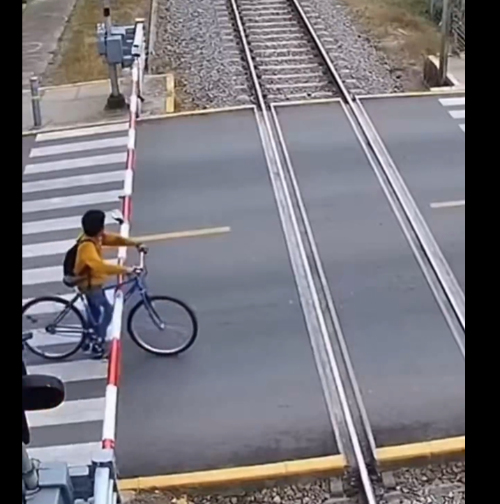 Amos Hart tweet media