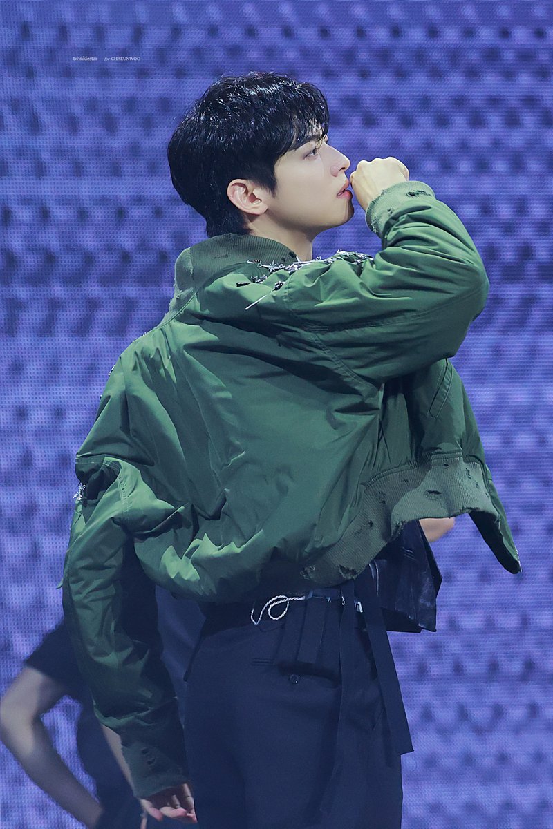 𝐭𝐰𝐢𝐧𝐤𝐥𝐞𝐬𝐭𝐚𝐫 tweet media