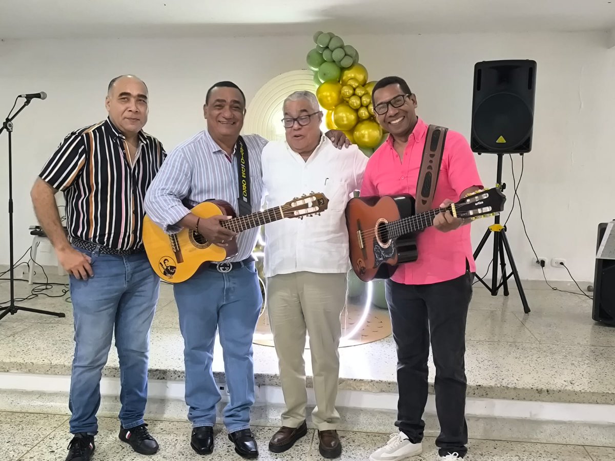 TRIODEOROLHDSM's tweet photo. 27 DE MARZO DE 2026...1/2..en el CLUB VALLEDUPAR..celebrando..Amenizando el cumpleaños #69 De nuestro dilecto amigo..señor rector @GONZALOQUIROZM.Dios lo bendiga siempre..Gracias a la invitación de todos los profesores del COLEGIO NACIONAL LOPERENA ... https://t.co/wVrDaE6Rfd