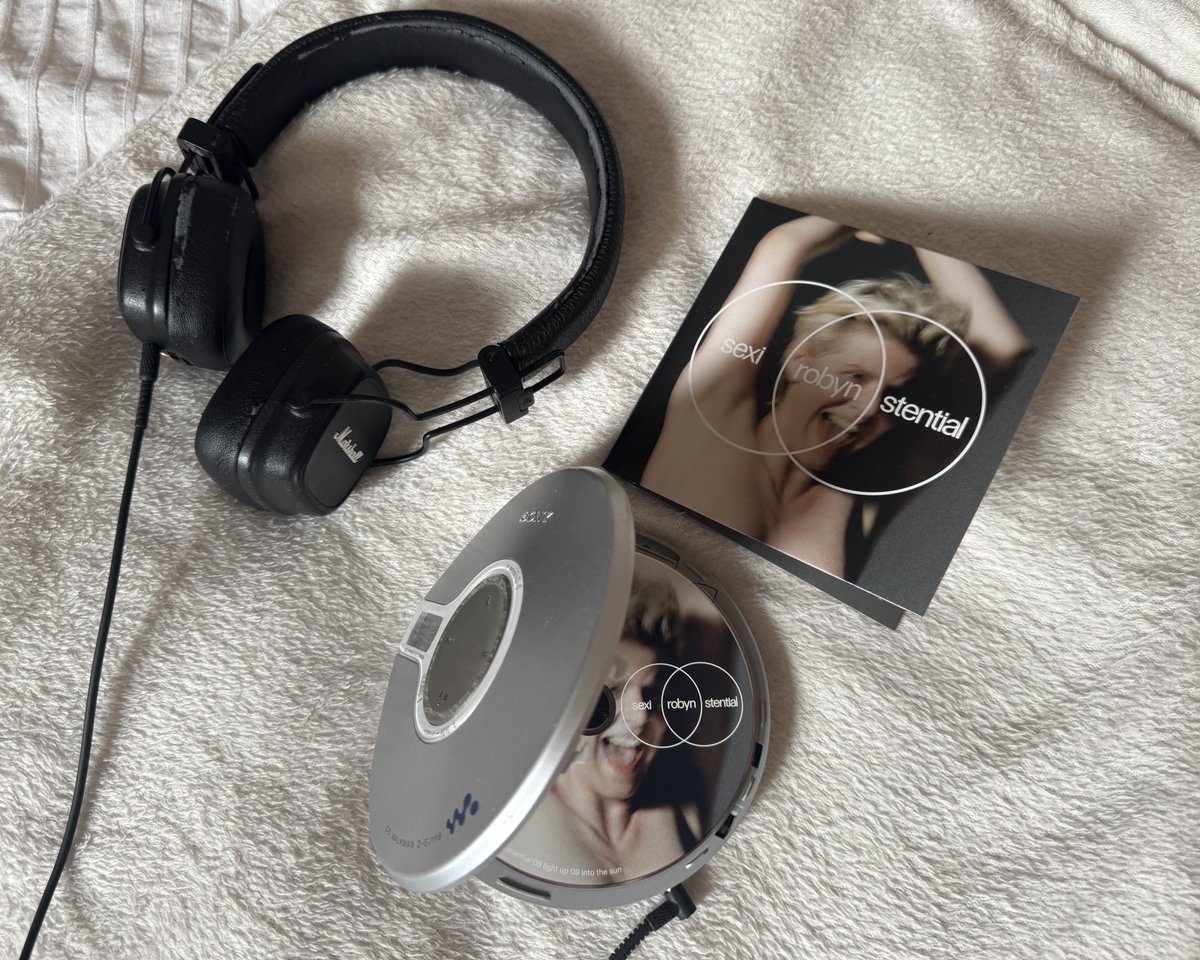 frankie 𖤐 tweet media