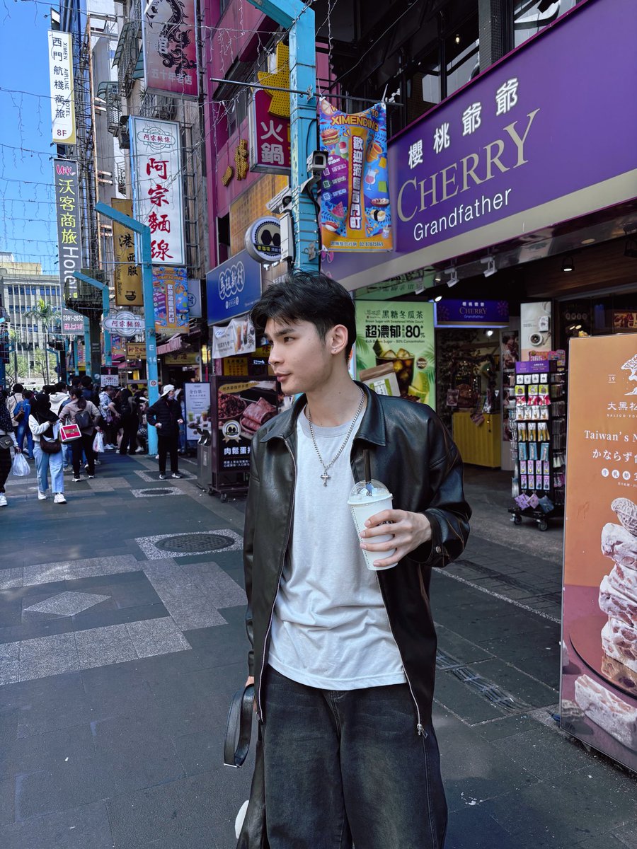 phuyaaa's tweet photo. hi ximen 🇹🇭 #中壢 #臺北 #西門町 https://t.co/E9TSPl4jrO
