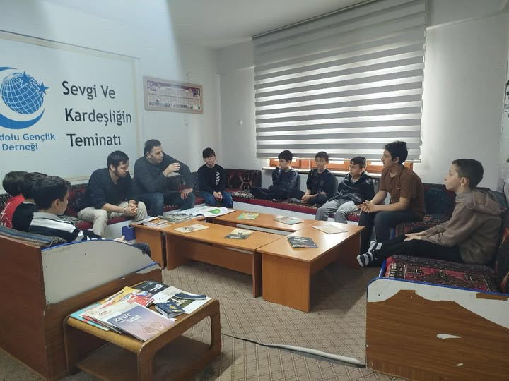 agdkocaeli1's tweet photo. ☪ ❝İLÇELERİMİZDE BU HAFTA❞
🔻 DARICA | LİSELER ve KAŞİF BULUŞMASI
#BizSevdalıyız #FetihNesli #Ortaokullar #Liseler #Varolsunliseler
@agdorgtr @agddarica https://t.co/cWDeBEesME