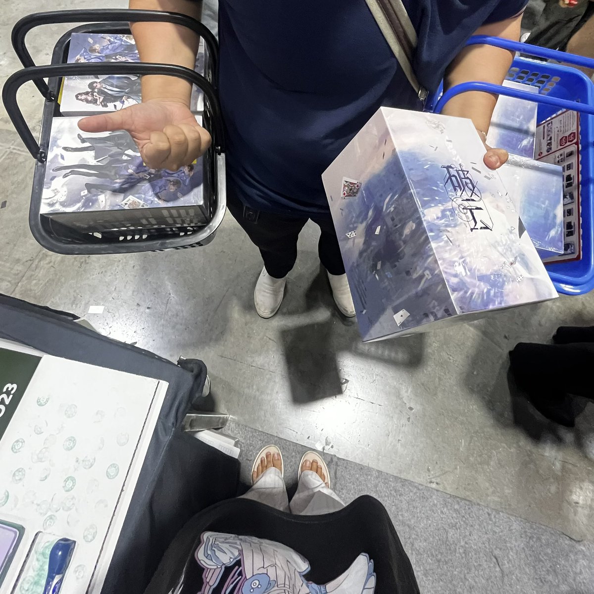 lairswlrrt's tweet photo. ชั้นและแฟนมีความสุขเพราะรุ้สึกเหมือนคนรวยมาซื้อของแบบฟิน ๆ https://t.co/G7xui6KPKj