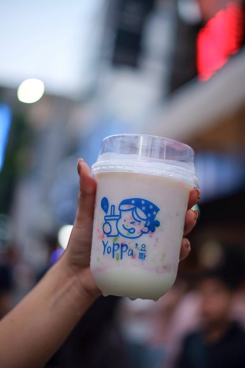 IbzPs's tweet photo. ร้าน Yoghurt เปิดใหม่สยามของน้อง ญดา นริลญา ที่สยามซอย 3 แวะมาอุดหนุนน้องไก้เลยราคาไม่แพง 50-60 ก็มี แต่อร่อยเกินราคามาก ส่วนตัวกินโยเกิร์ตปีโป้ ดี #อร่อยบอกต่อ #อร่อยไปแดก #aroii #wongnai #kin24hrs #วงในพาแดก https://t.co/hEgPKIhxrV